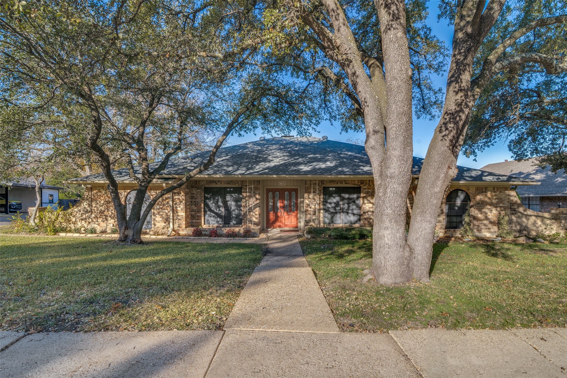 1405 Carriage Lane Garland TX 75043