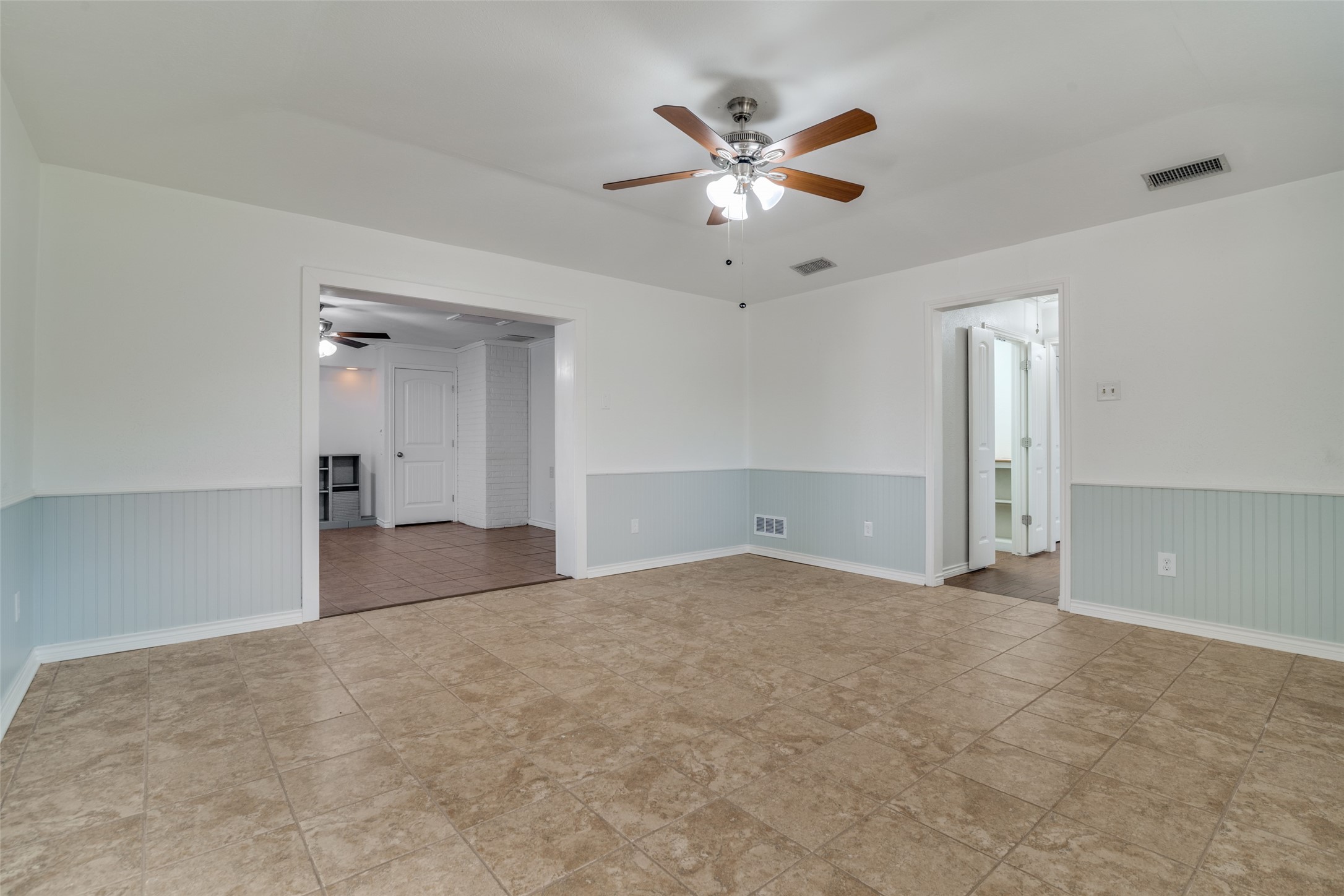 1405 Carriage Lane Garland TX 75043
