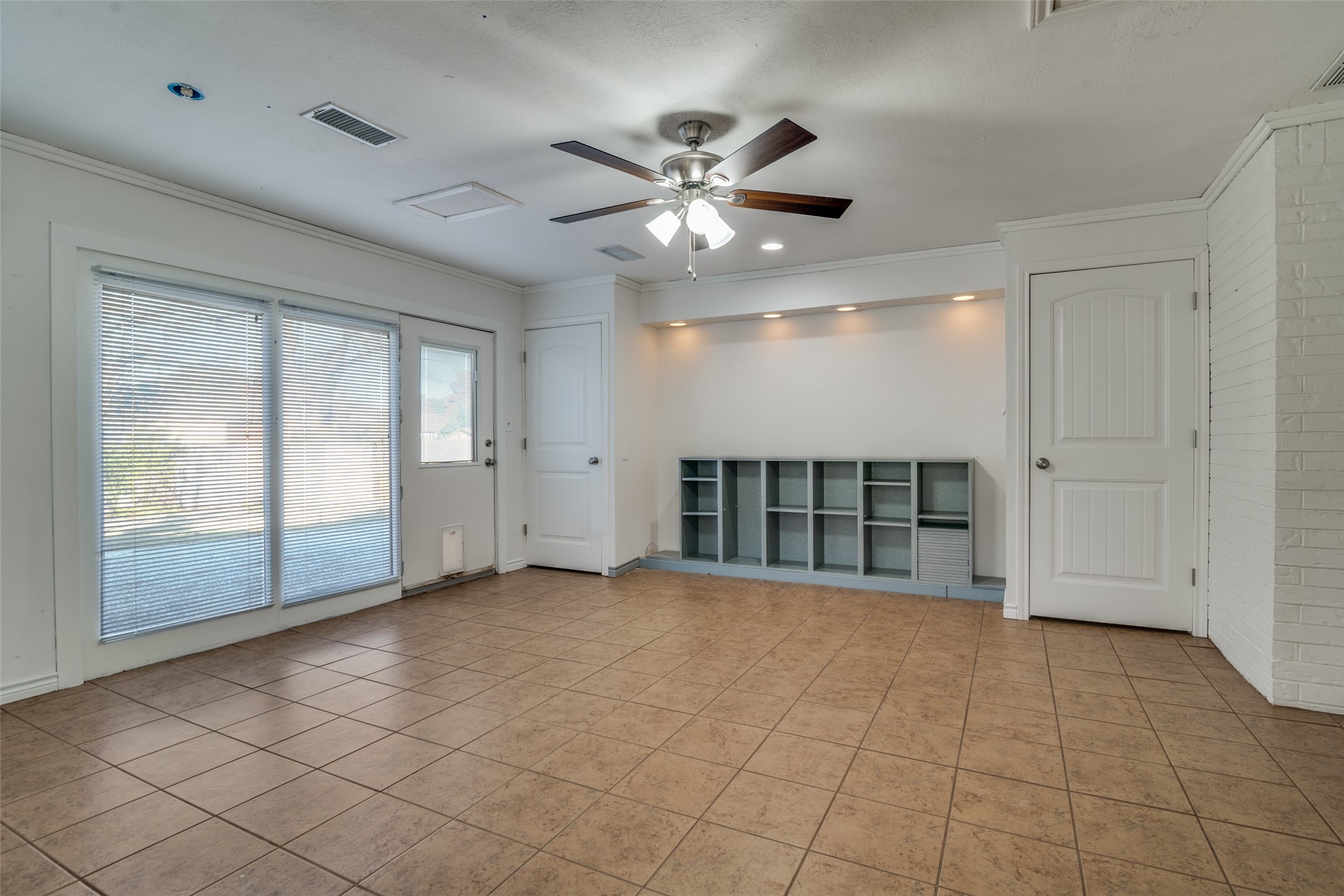 1405 Carriage Lane Garland TX 75043