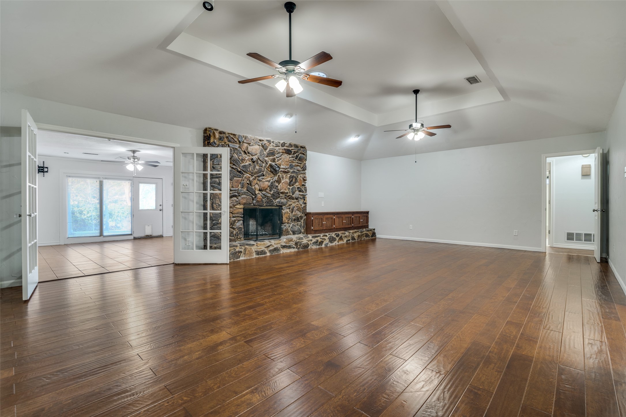 1405 Carriage Lane Garland TX 75043