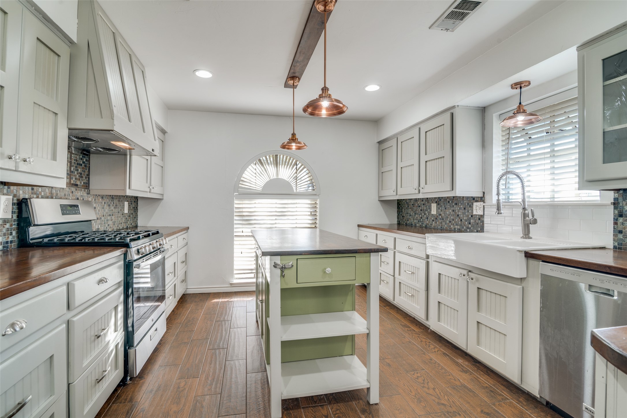1405 Carriage Lane Garland TX 75043