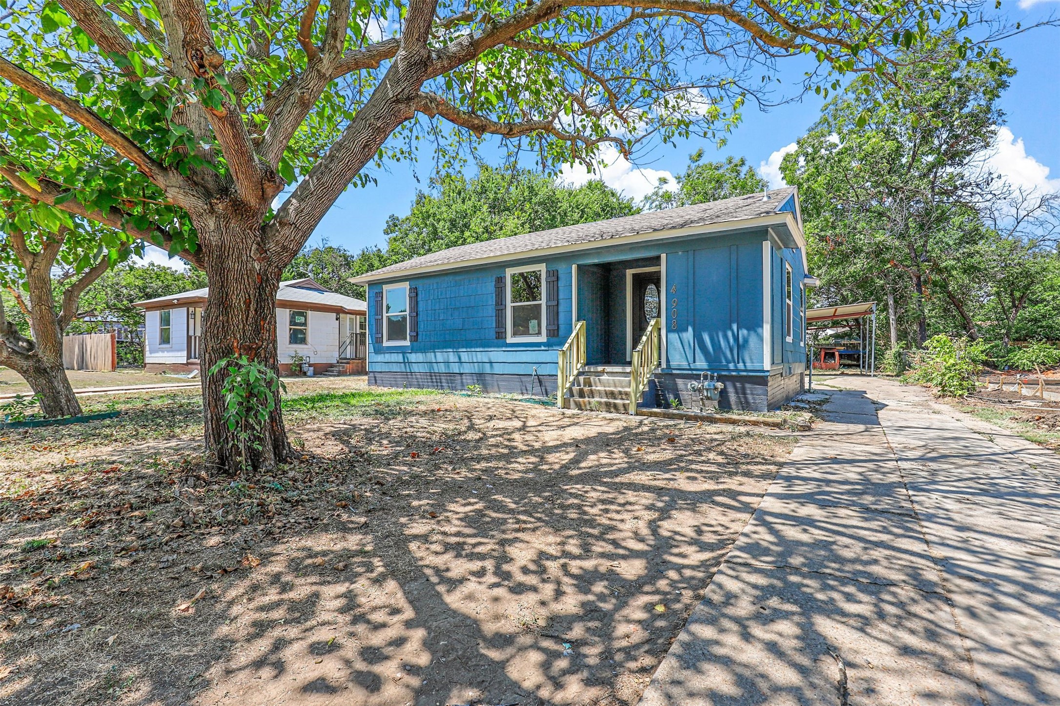 4908 Almena Road River Oaks TX 76114