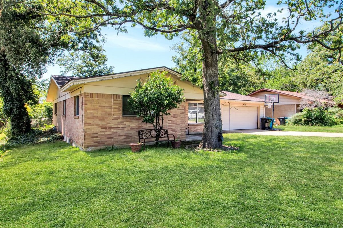 121 S Imperial Drive Denison TX 75020