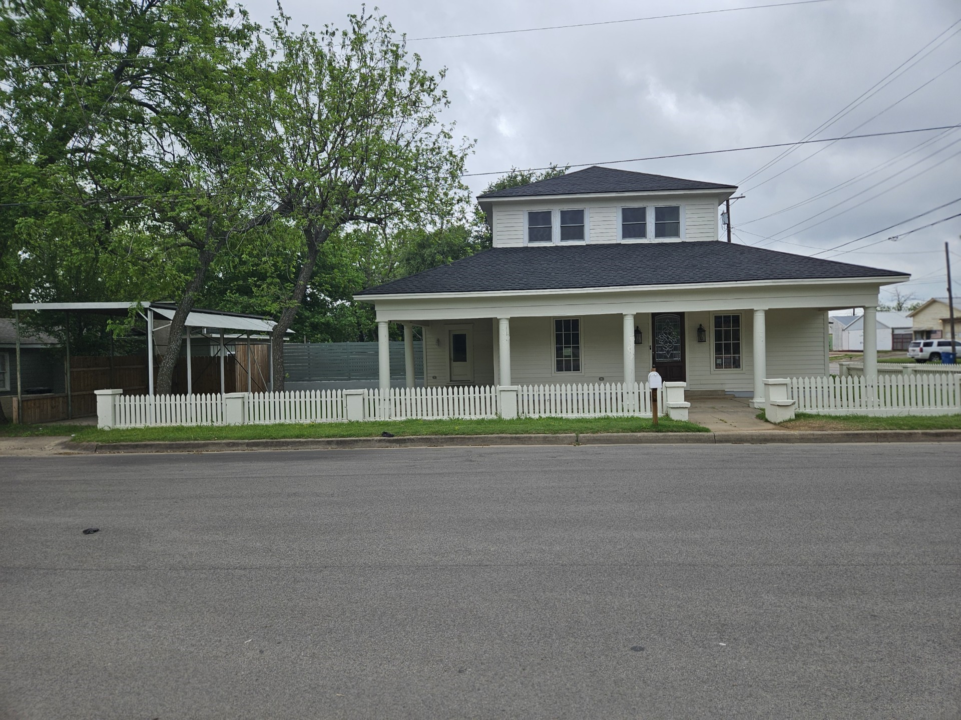 202 Throckmorton Street Weatherford TX 76086