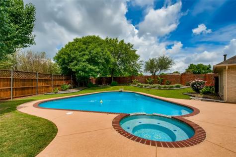 10724 Greenview Court Benbrook TX 76126
