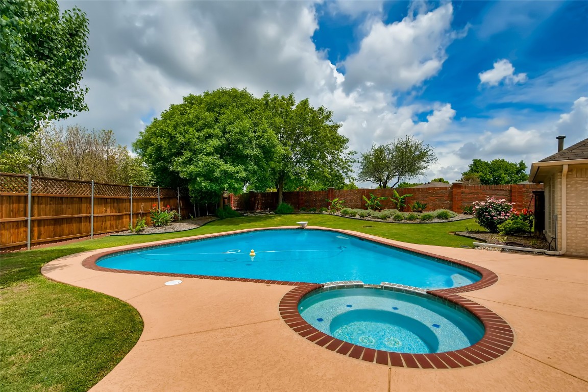 10724 Greenview Court Benbrook TX 76126
