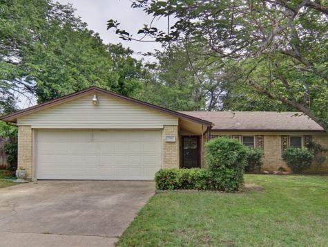 544 NW Tarrant Avenue Burleson TX 76028