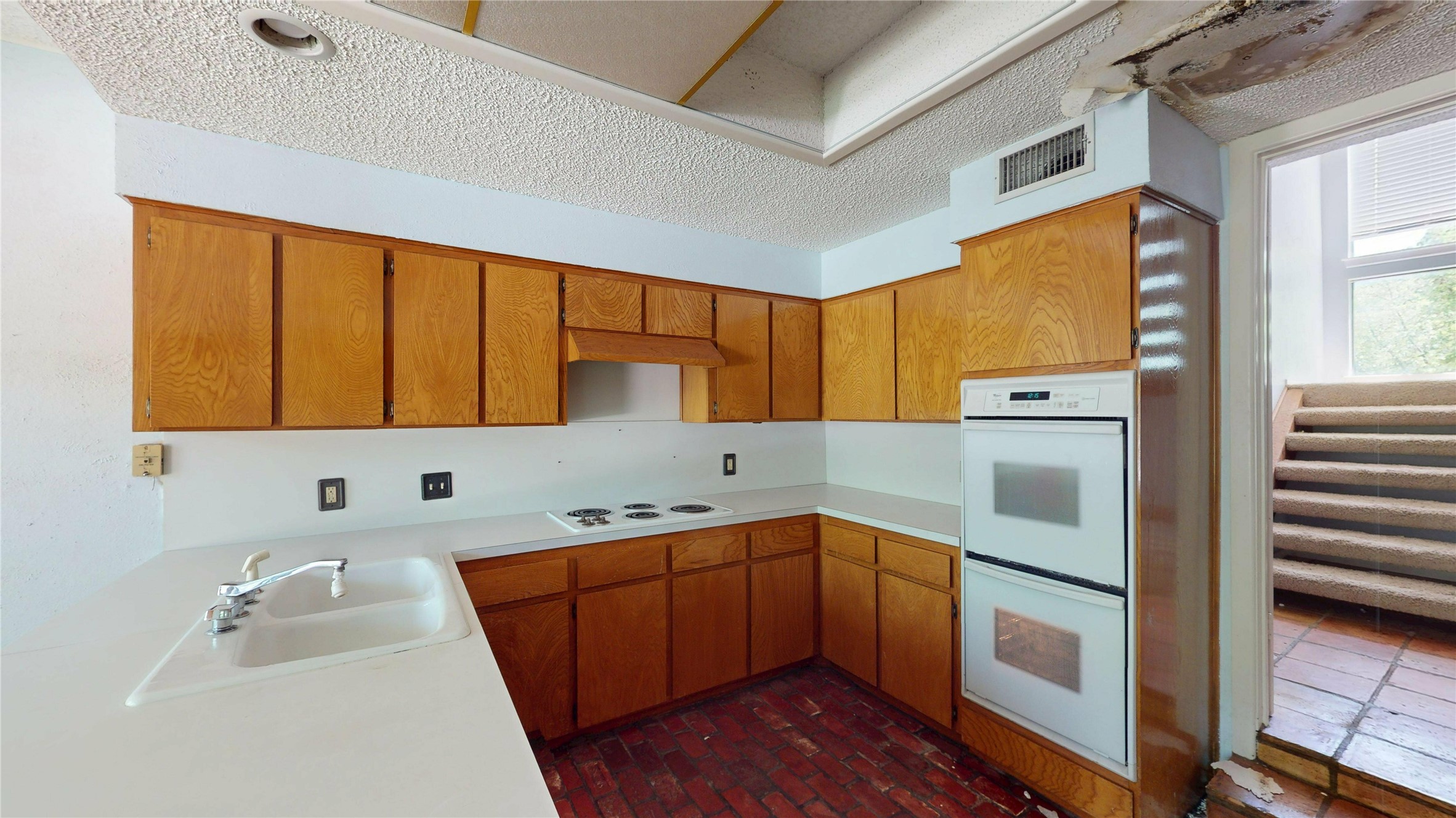 2305 Oak Forest Court Arlington TX 76012