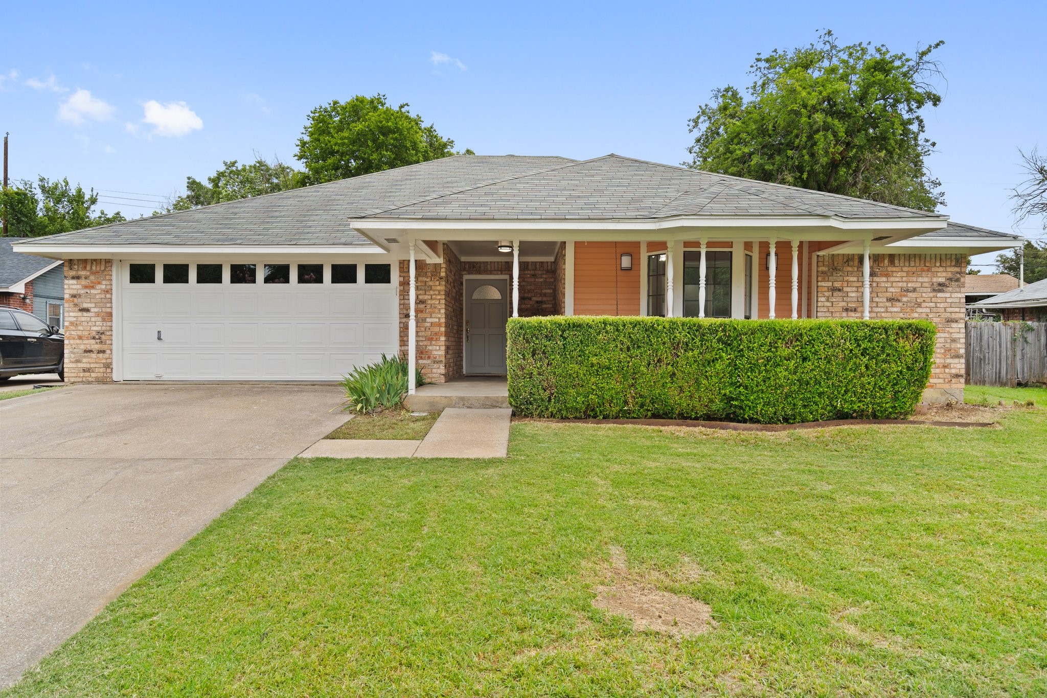 910 Waterbury Street Grand Prairie TX 75051
