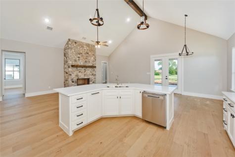 212 Lakeview Drive Runaway Bay TX 76426