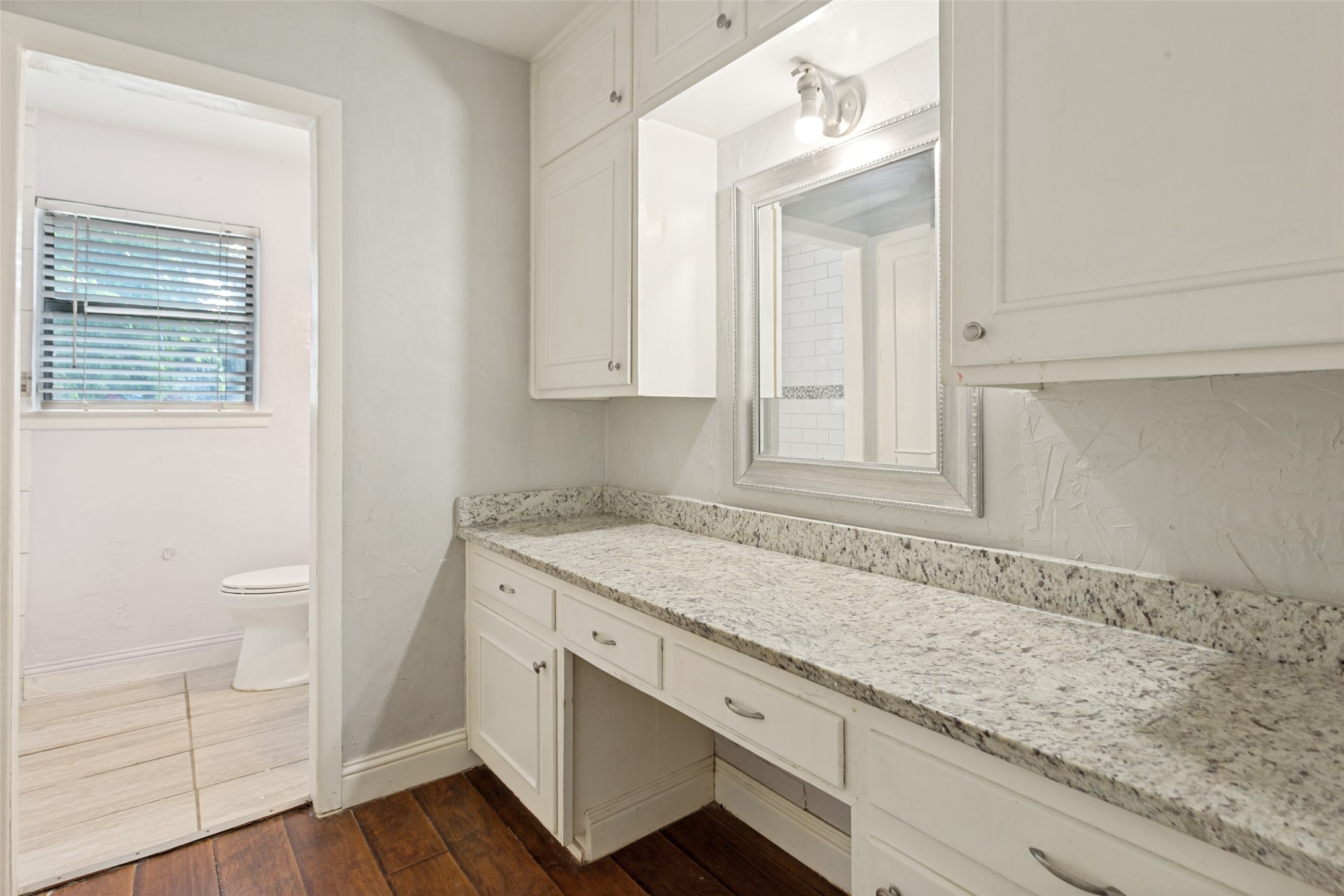 1904 Old Kirk Road Bedford TX 76022