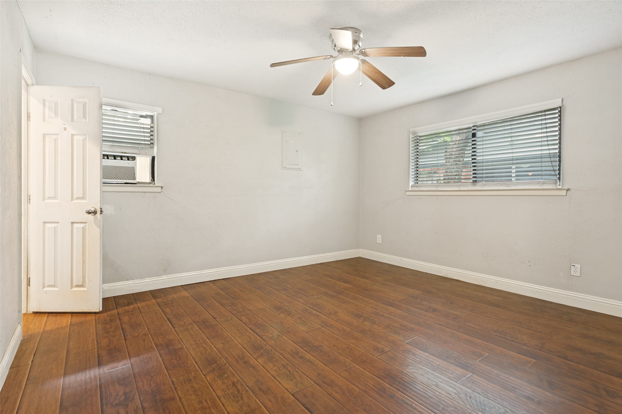 1904 Old Kirk Road Bedford TX 76022