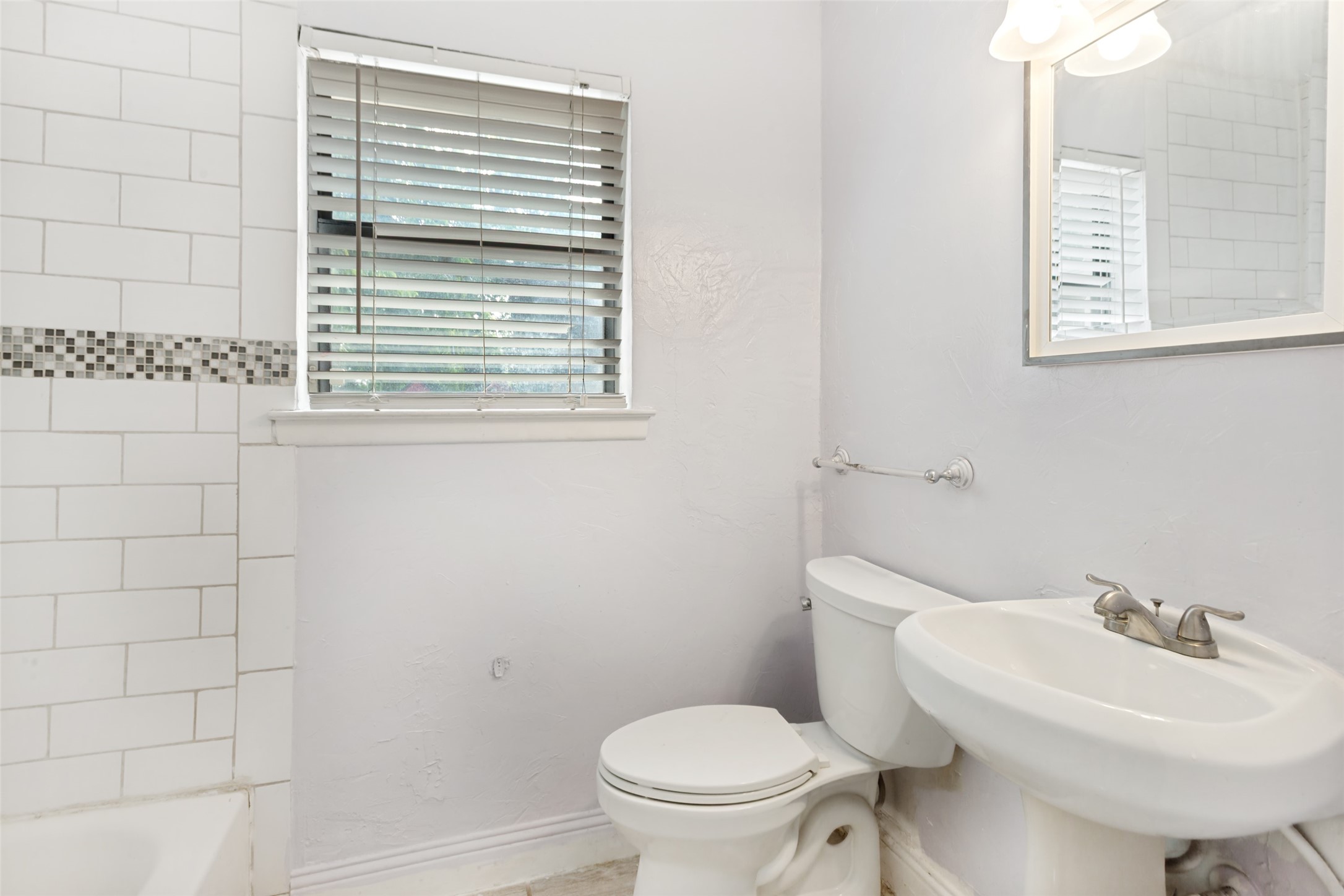 1904 Old Kirk Road Bedford TX 76022