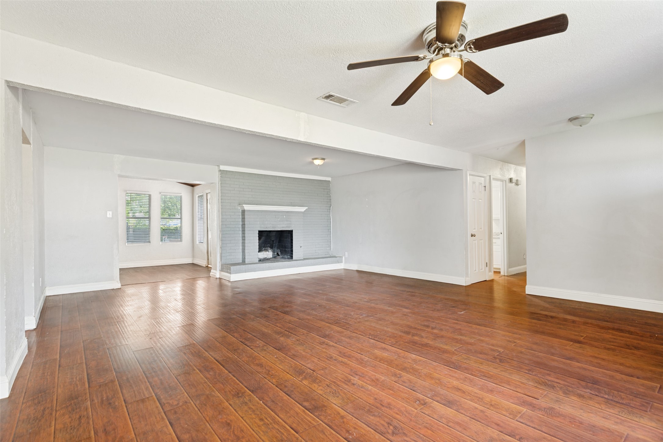 1904 Old Kirk Road Bedford TX 76022