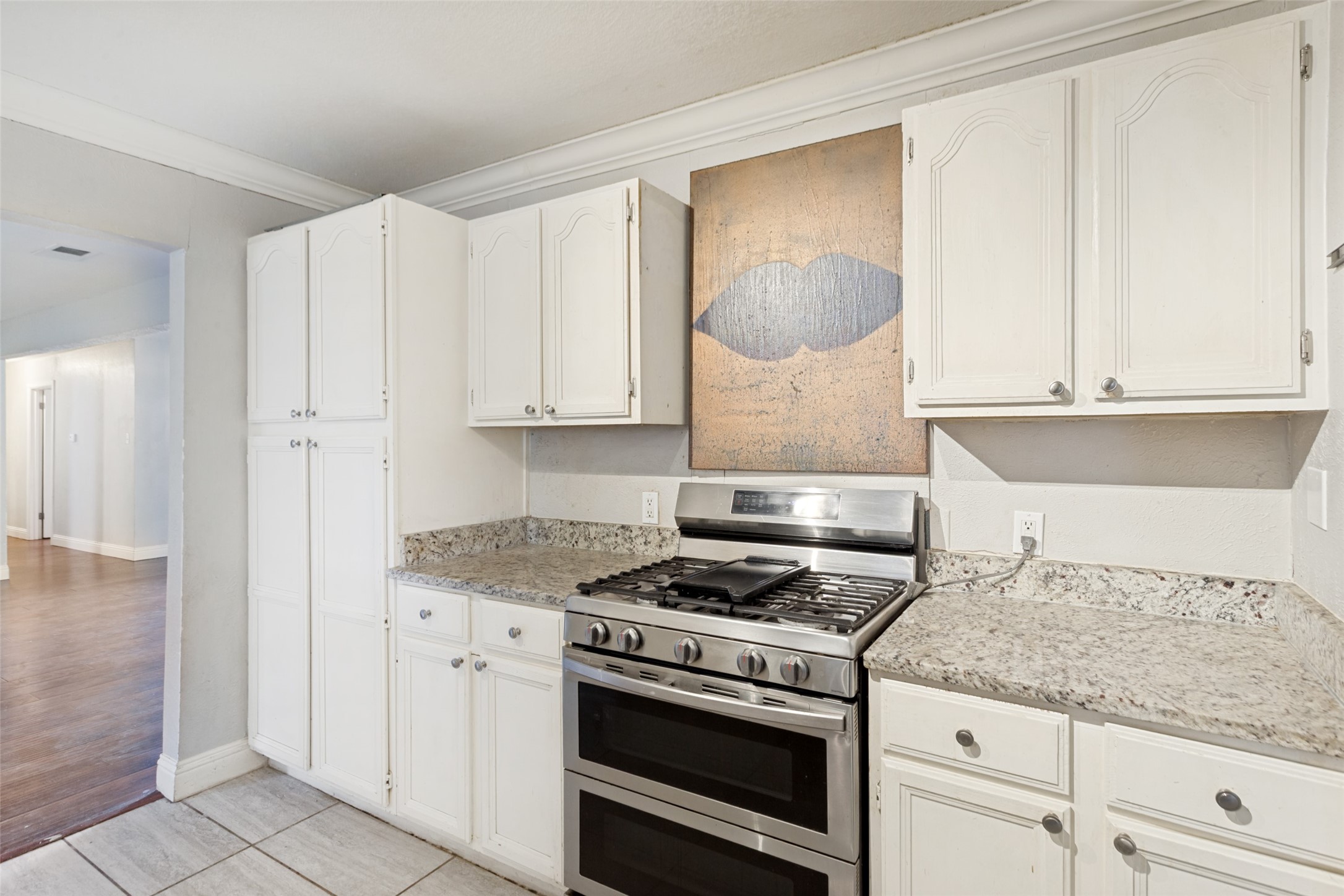 1904 Old Kirk Road Bedford TX 76022