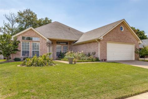 7930 Fox Chase Drive Arlington TX 76001