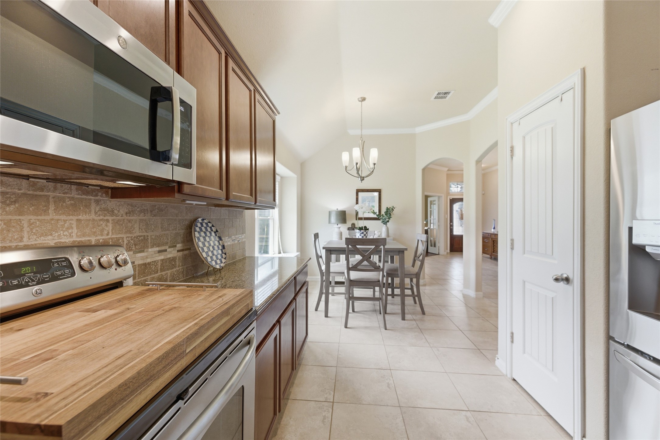 800 Silverthorne Drive Burleson TX 76028