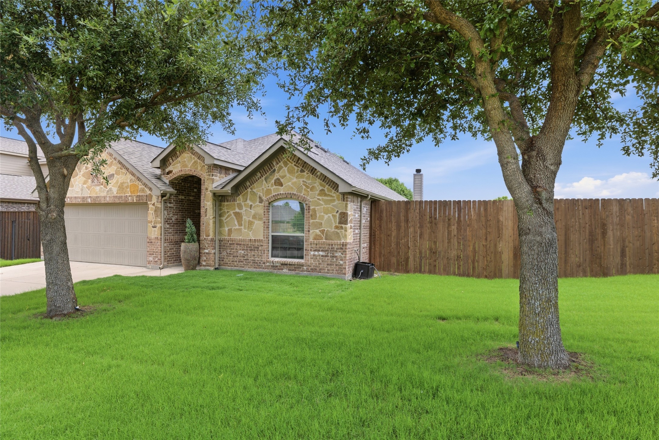 800 Silverthorne Drive Burleson TX 76028