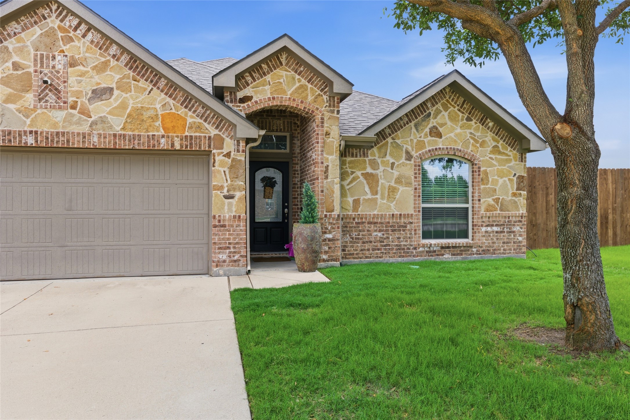 800 Silverthorne Drive Burleson TX 76028