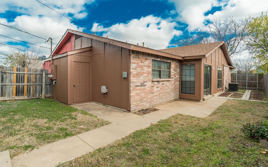 1437 Brook Meadow Circle Lancaster TX 75134