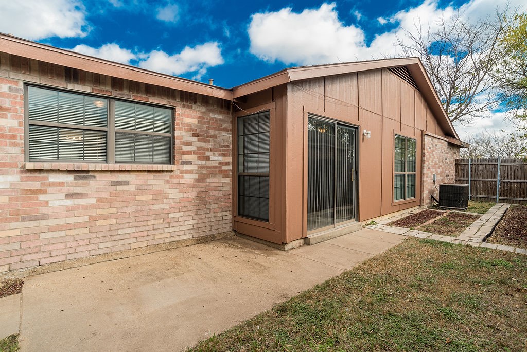 1437 Brook Meadow Circle Lancaster TX 75134