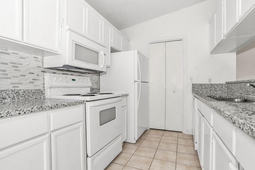 1437 Brook Meadow Circle Lancaster TX 75134