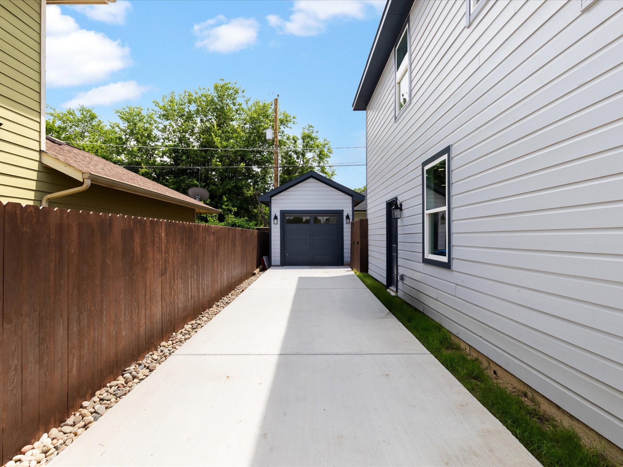 1104 E Annie Street Fort Worth TX 76104