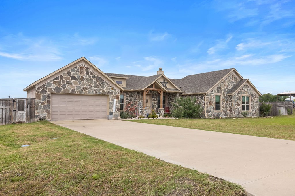 300 Delatorre Street Trenton TX 75490