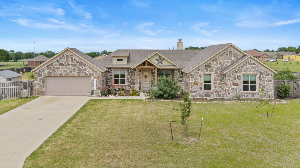 300 Delatorre Street Trenton TX 75490