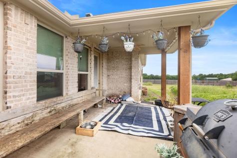 300 Delatorre Street Trenton TX 75490