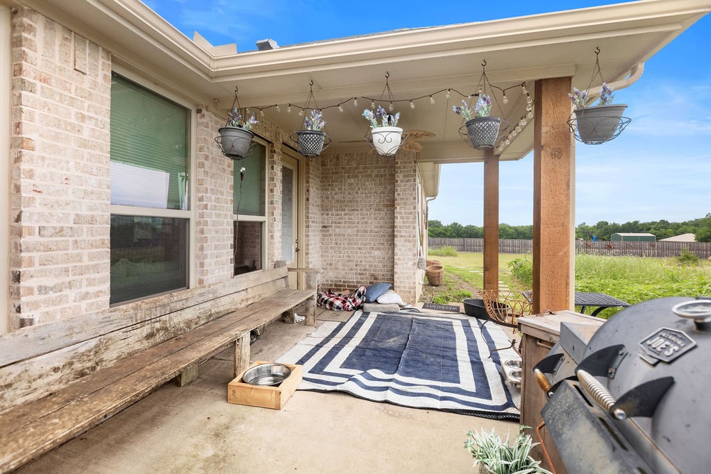 300 Delatorre Street Trenton TX 75490