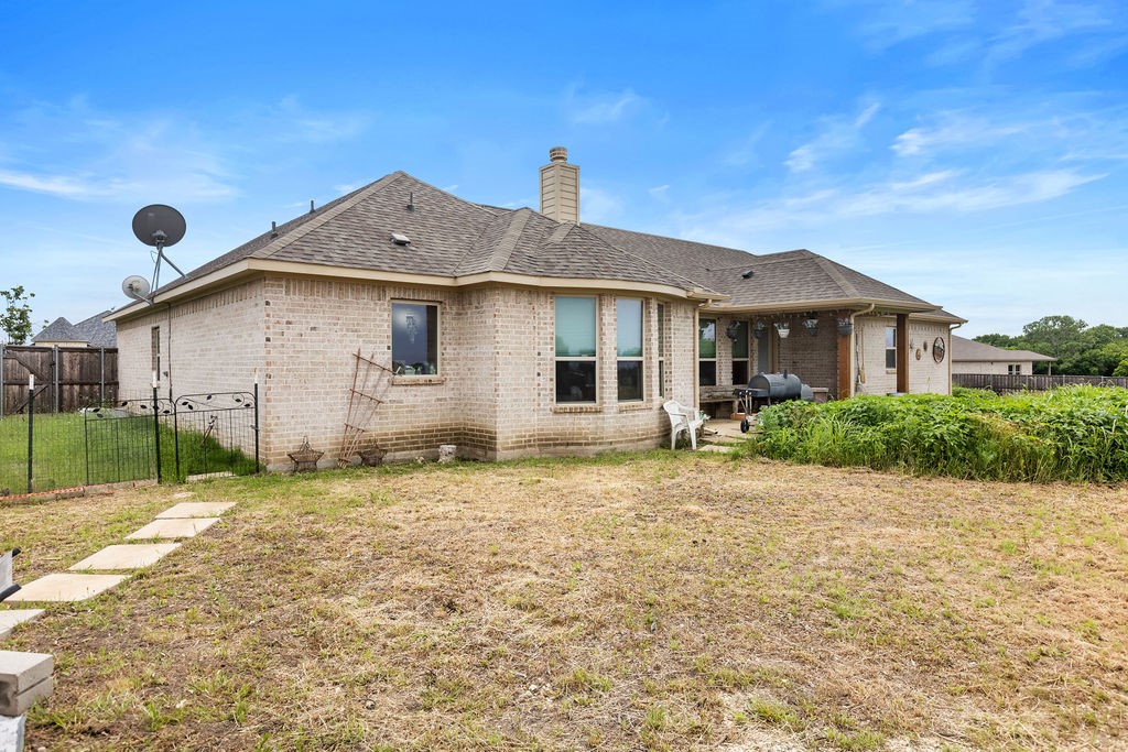300 Delatorre Street Trenton TX 75490
