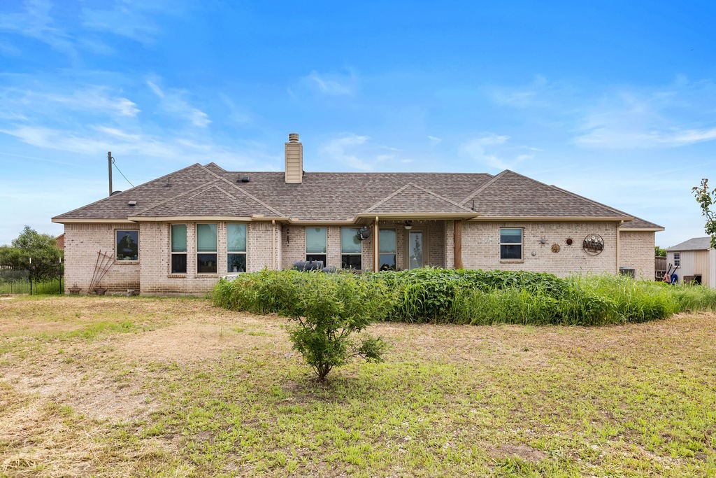 300 Delatorre Street Trenton TX 75490