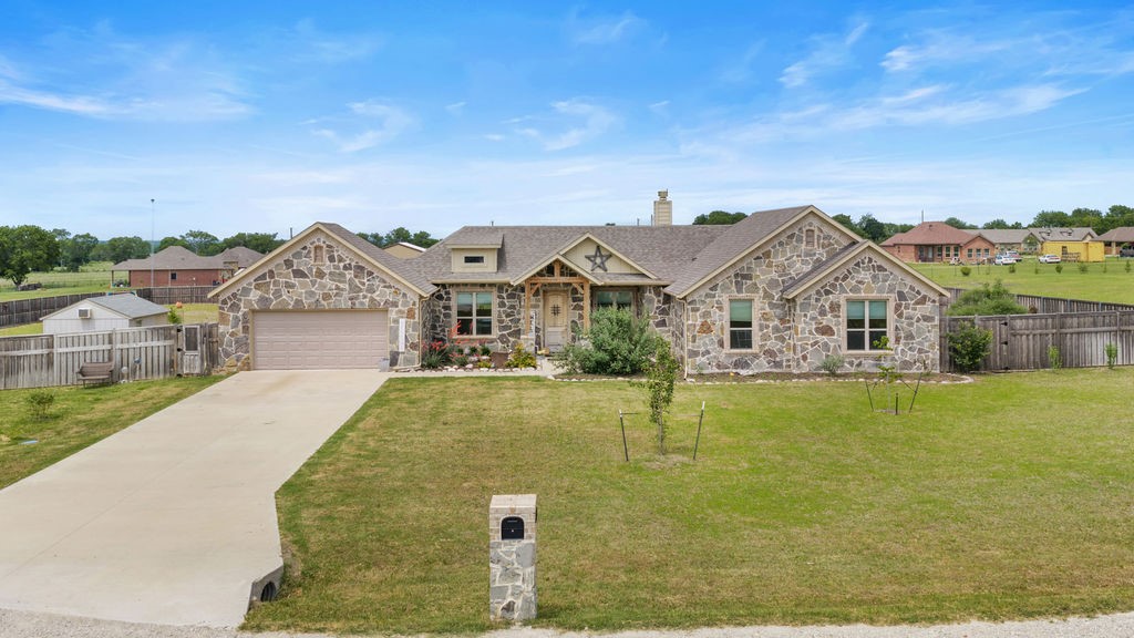 300 Delatorre Street Trenton TX 75490