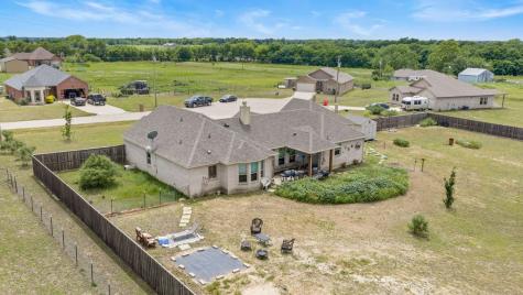 300 Delatorre Street Trenton TX 75490