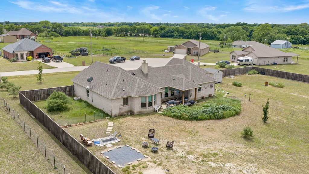 300 Delatorre Street Trenton TX 75490