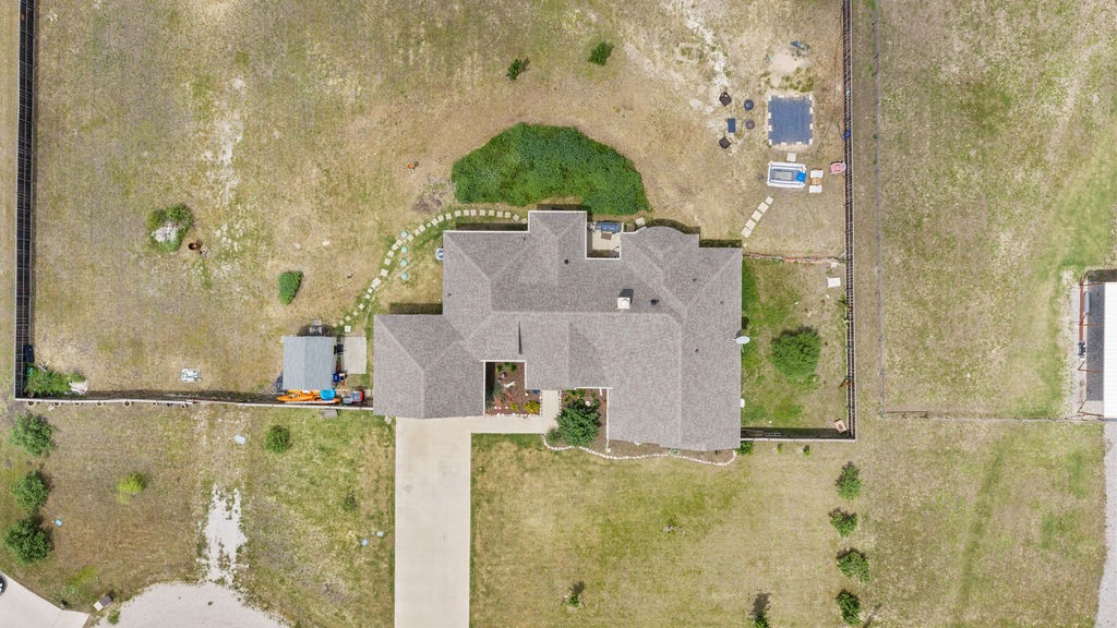 300 Delatorre Street Trenton TX 75490