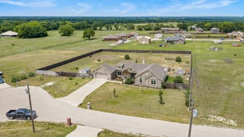 300 Delatorre Street Trenton TX 75490