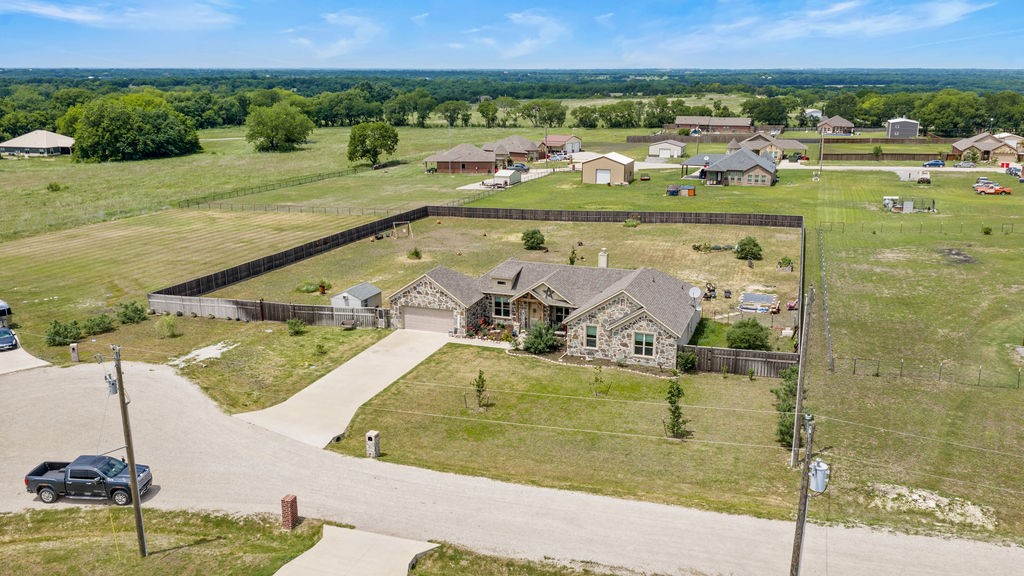 300 Delatorre Street Trenton TX 75490
