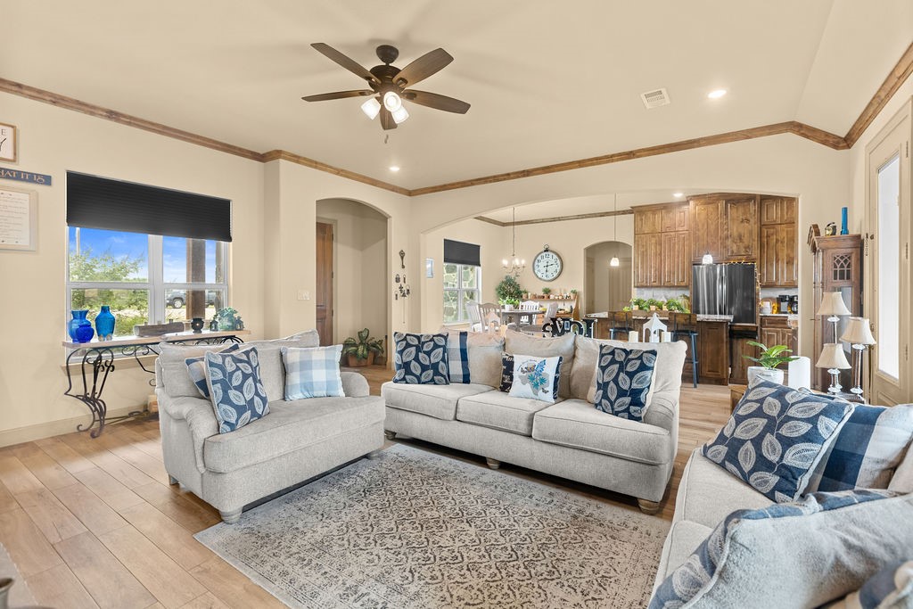300 Delatorre Street Trenton TX 75490
