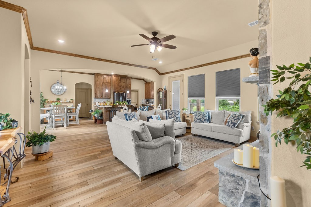 300 Delatorre Street Trenton TX 75490