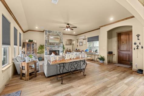 300 Delatorre Street Trenton TX 75490