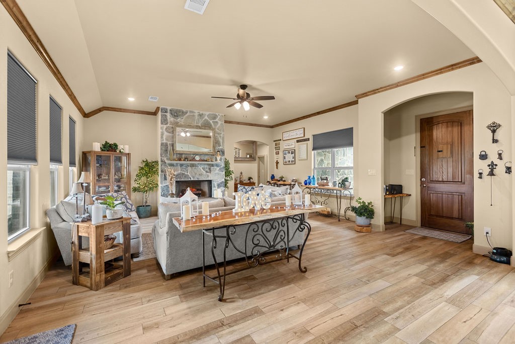 300 Delatorre Street Trenton TX 75490