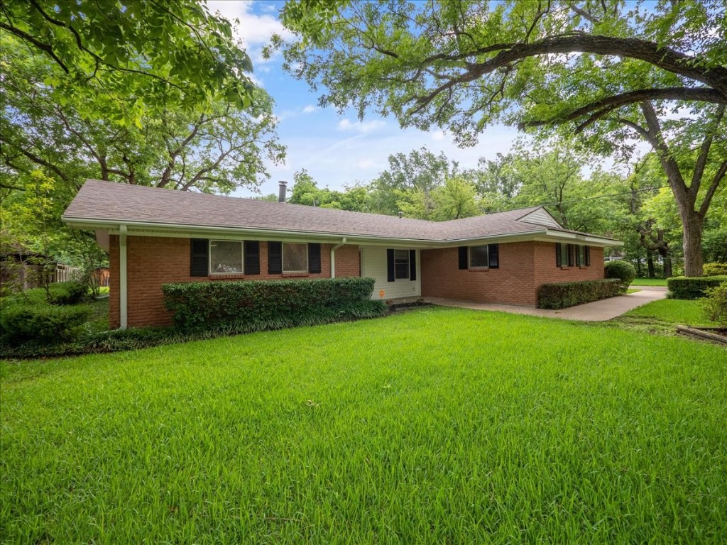 2003 Mimosa Drive Corsicana TX 75110