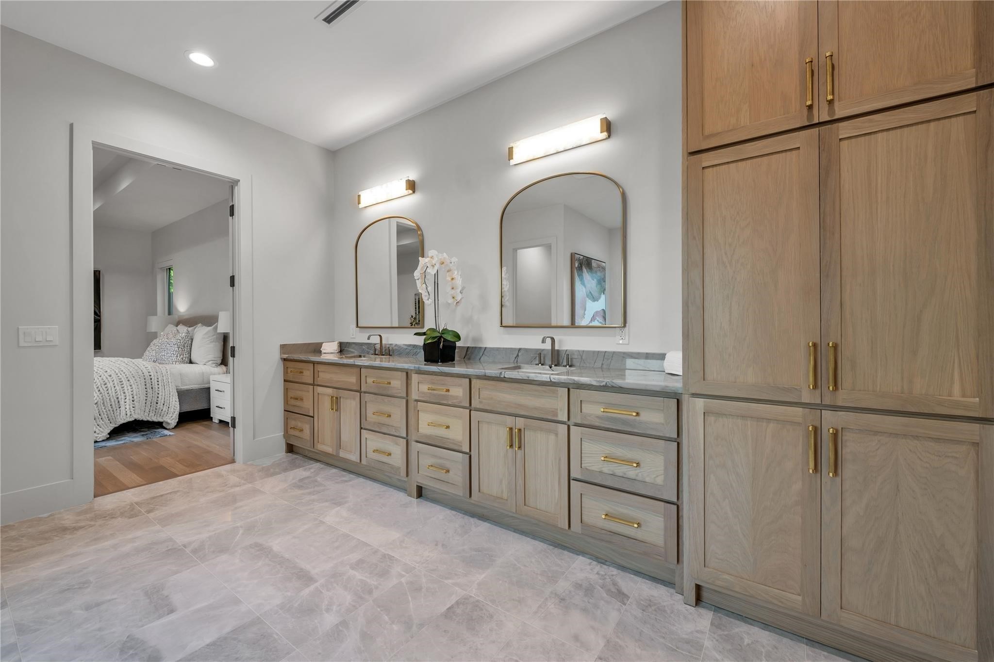 419 W Colorado Boulevard Dallas TX 75208