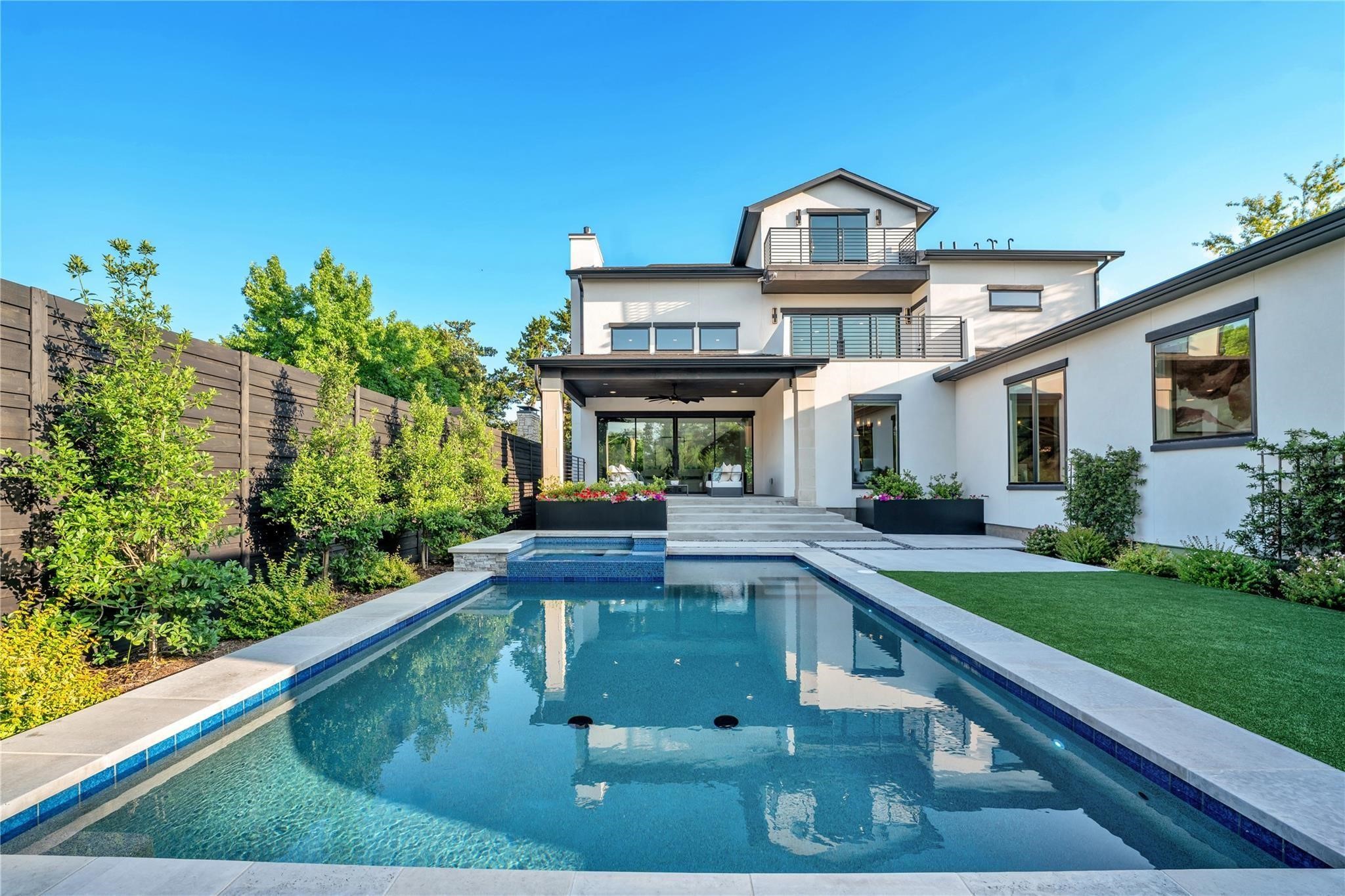 419 W Colorado Boulevard Dallas TX 75208