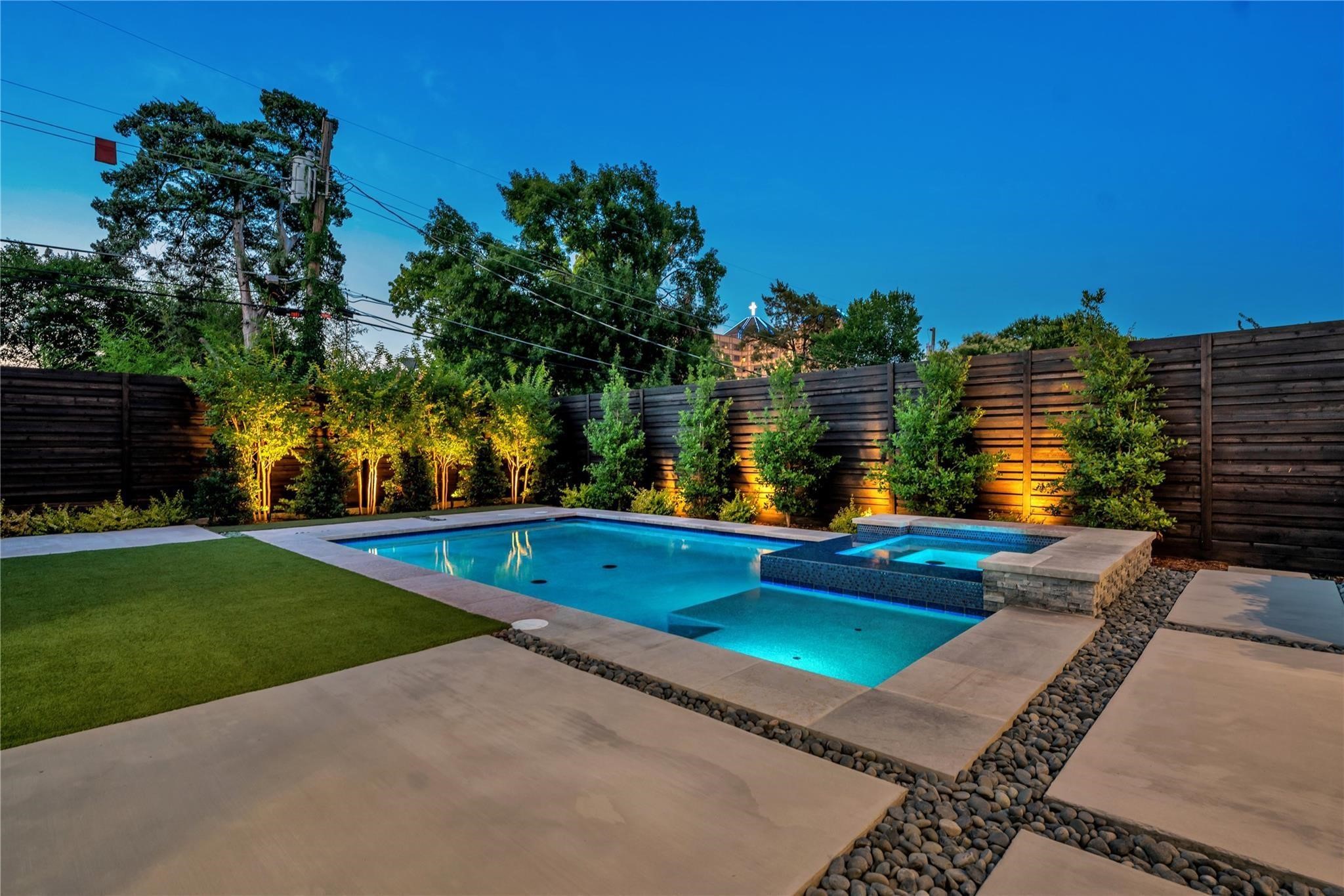 419 W Colorado Boulevard Dallas TX 75208