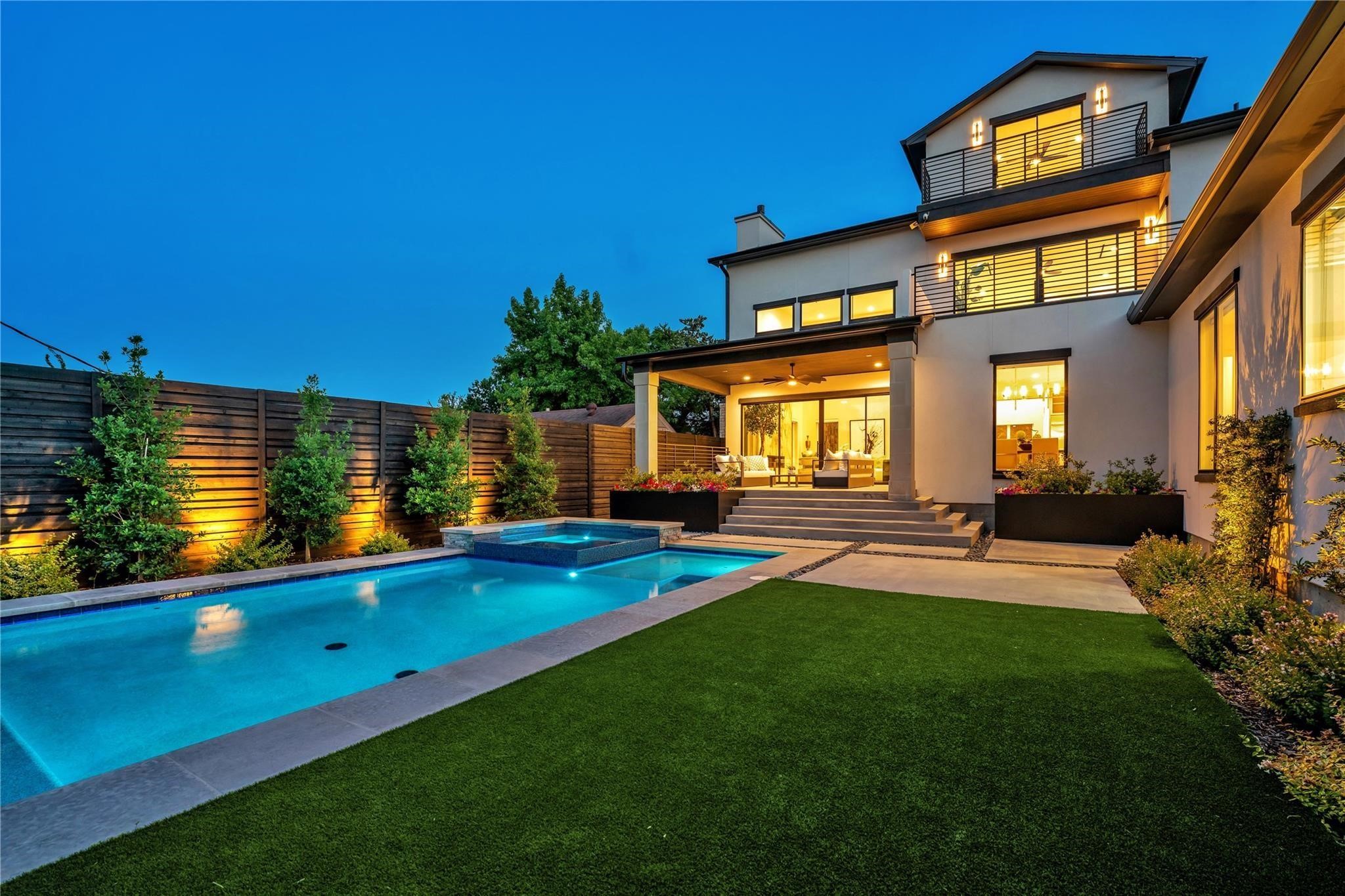 419 W Colorado Boulevard Dallas TX 75208