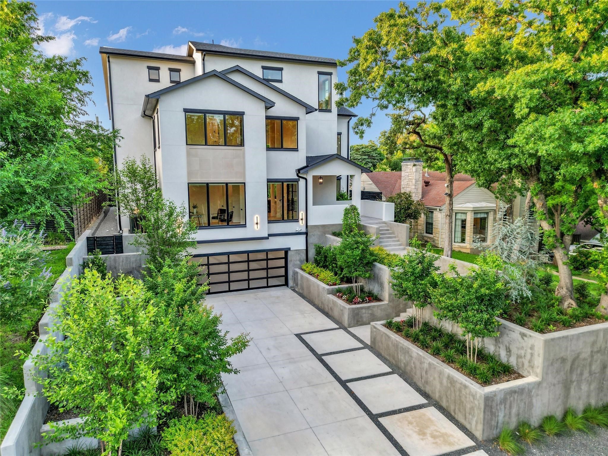 419 W Colorado Boulevard Dallas TX 75208