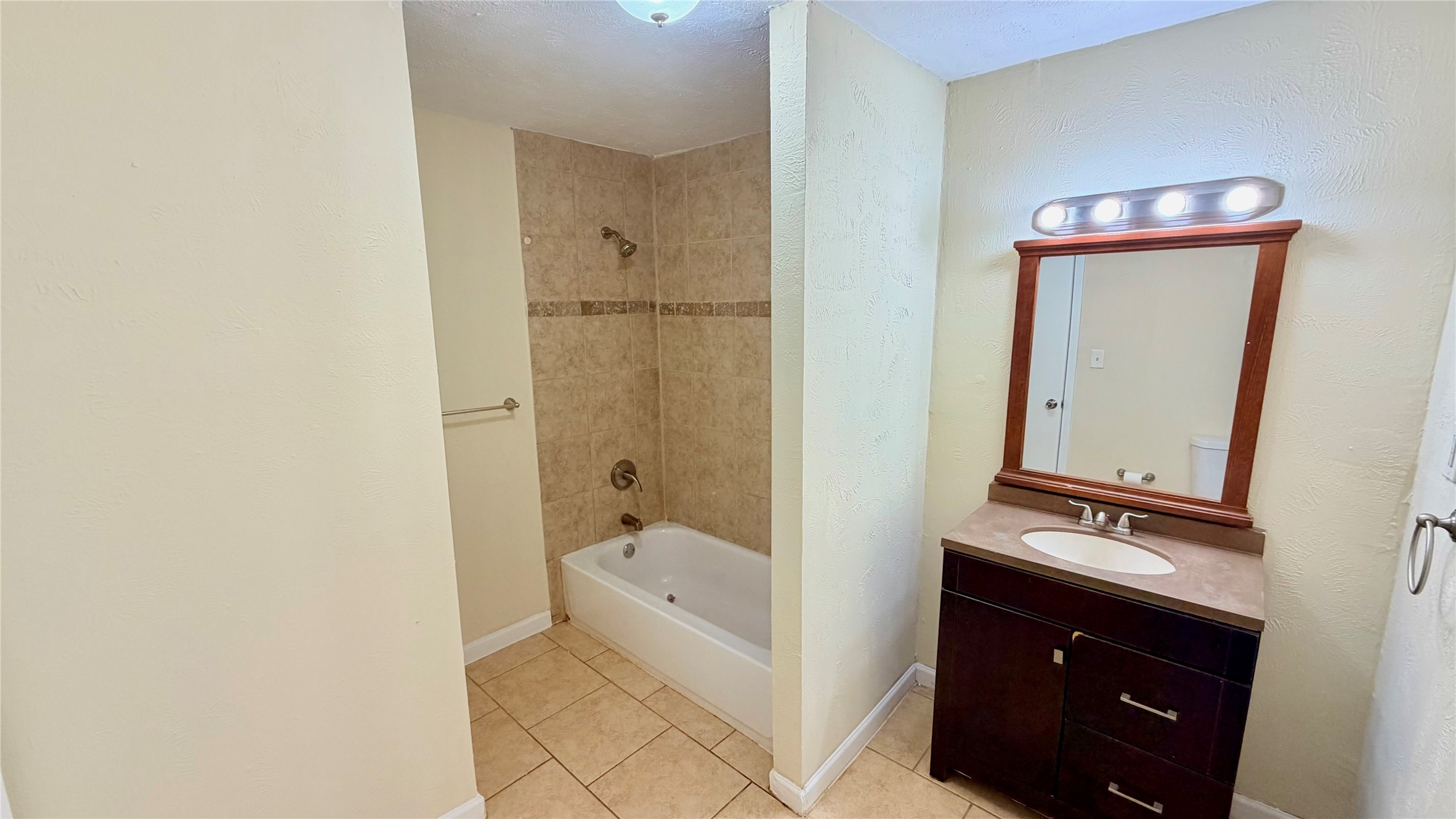 1102 Poindexter Avenue Cleburne TX 76033